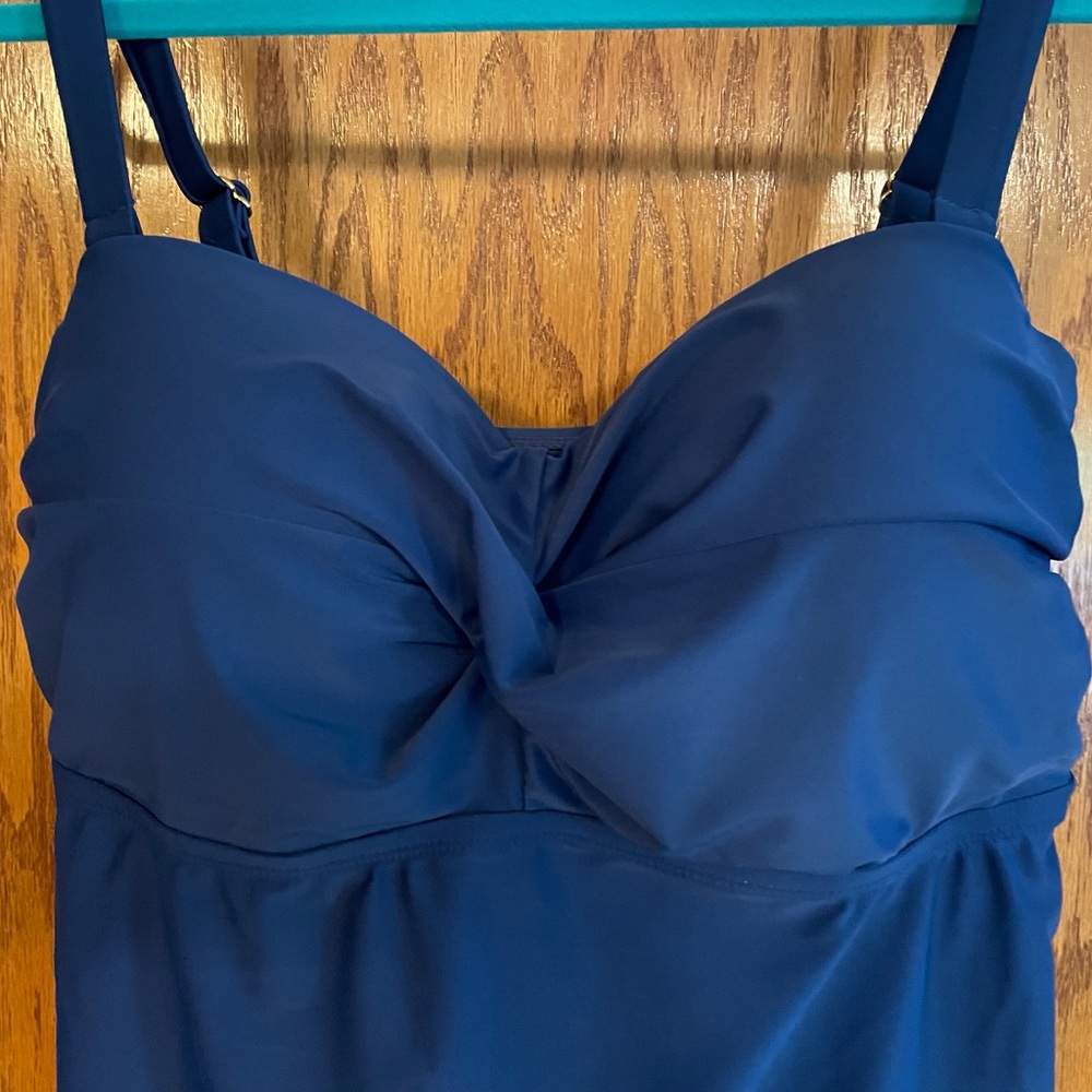 Catalina Elegant Navy Blue Swimsuit Top 2x - Picture 2 of 6